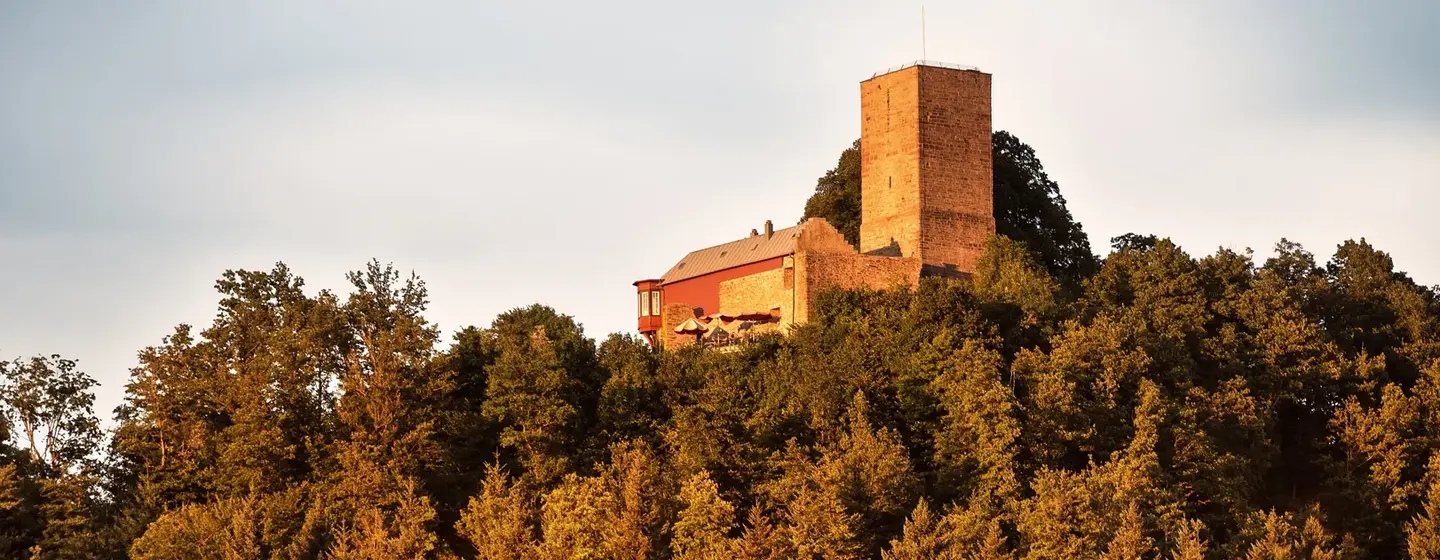 Foto: Staatliche Schlösser und Gärten Baden-Württemberg, Günther Bayerl Yburg bei Baden-Baden, Außenansicht